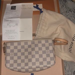 AUTHENTIC LV Pochette Accessoires